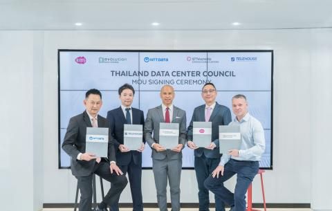 (From left) Mr. Suthipat Lueprasert, Chief Executive Officer, NTT Global Data Centers (Thailand) Limited, Mr. Ken Miyashita, Managing Director, Telehouse (Thailand), Mr. Supparat Sivapetchranat Singhara na Ayutthaya, Chief Executive Officer, STT GDC (Thailand), Mr. Kok Kien Chong, Presales Support & Project Management Specialist, AIMS Data Centre (Thailand), and Mr. Darren Webb, Chief Executive Officer, Evolution DC (Thailand)